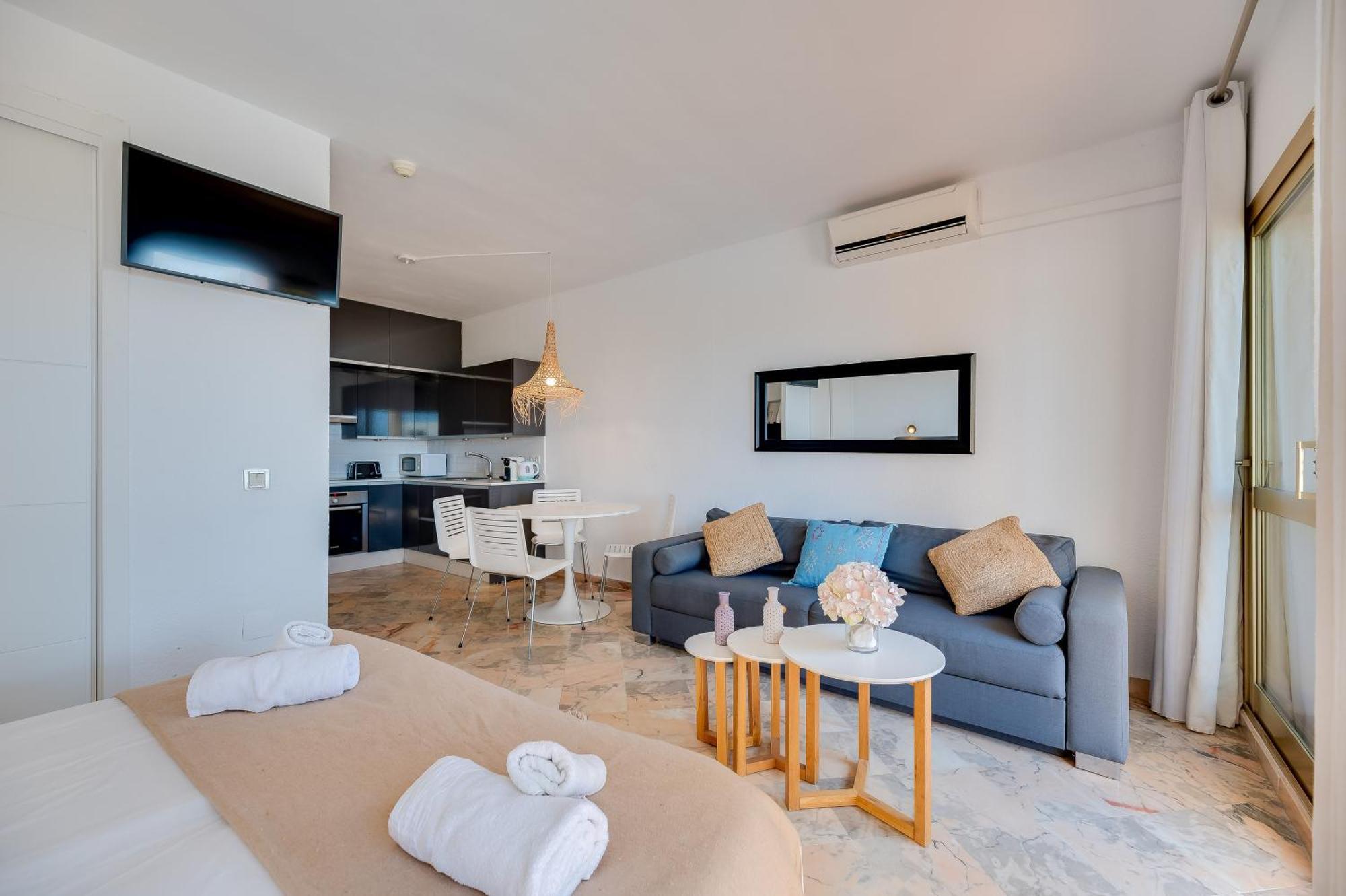 Front Line Beach Studio Apartment Marbella Luaran gambar